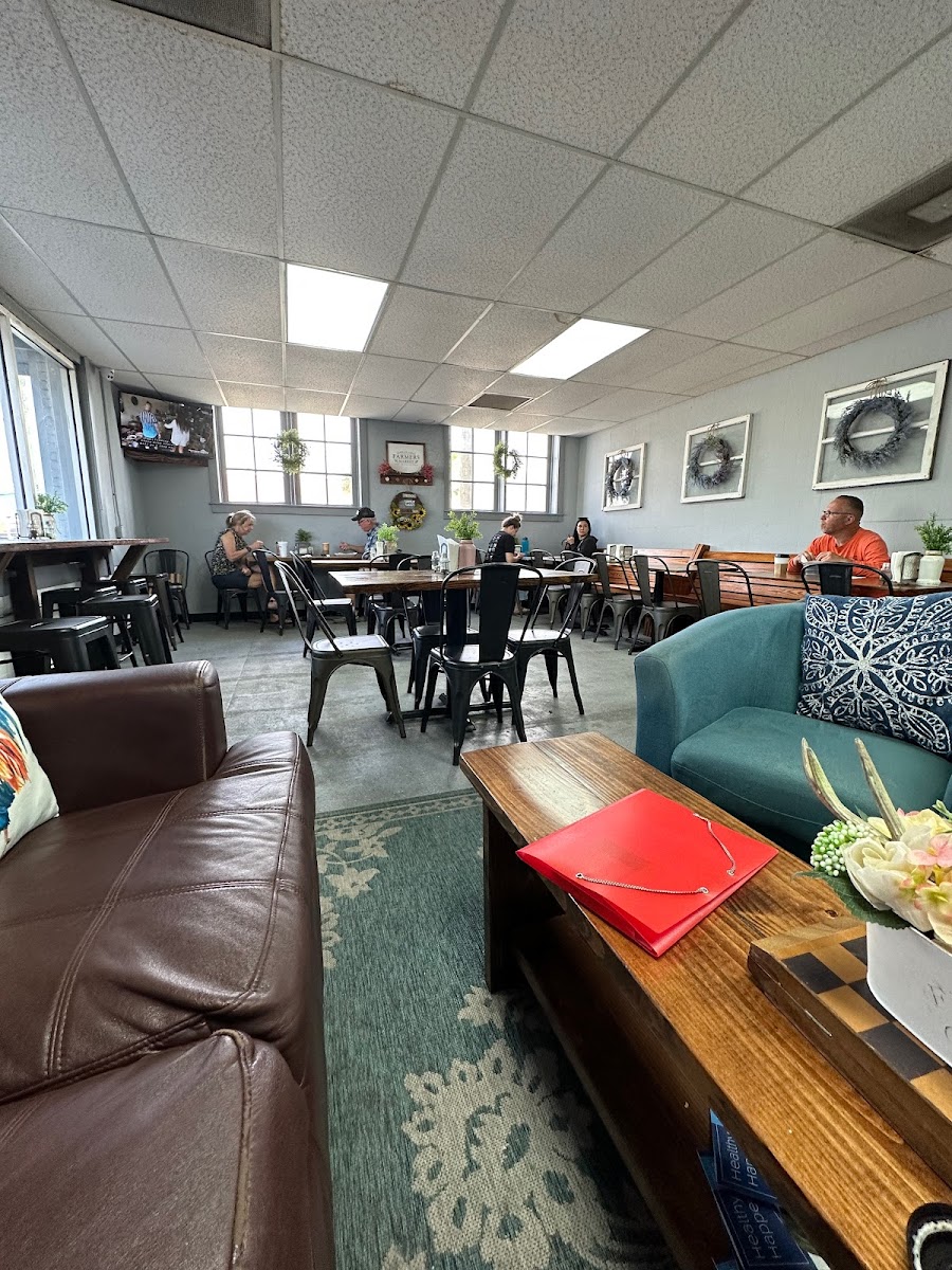 Farmhouse Market & Cafe
